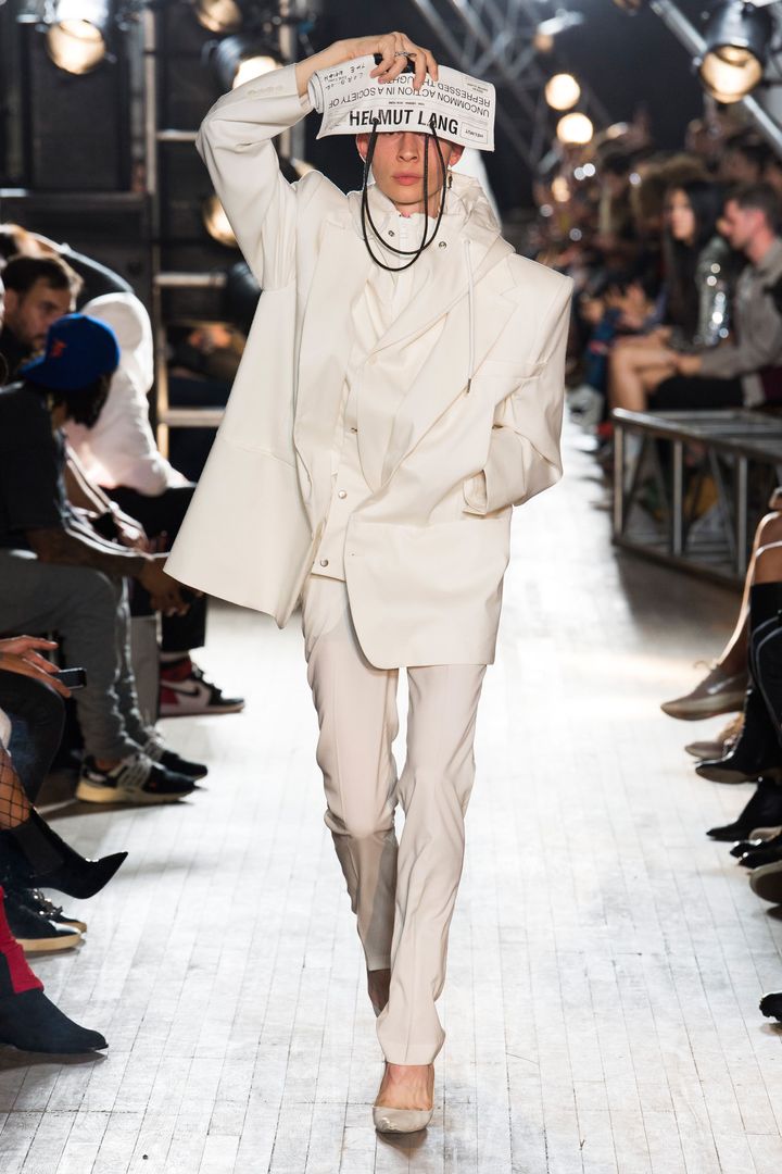 ヘルムート ラング 2018年春夏コレクションより。