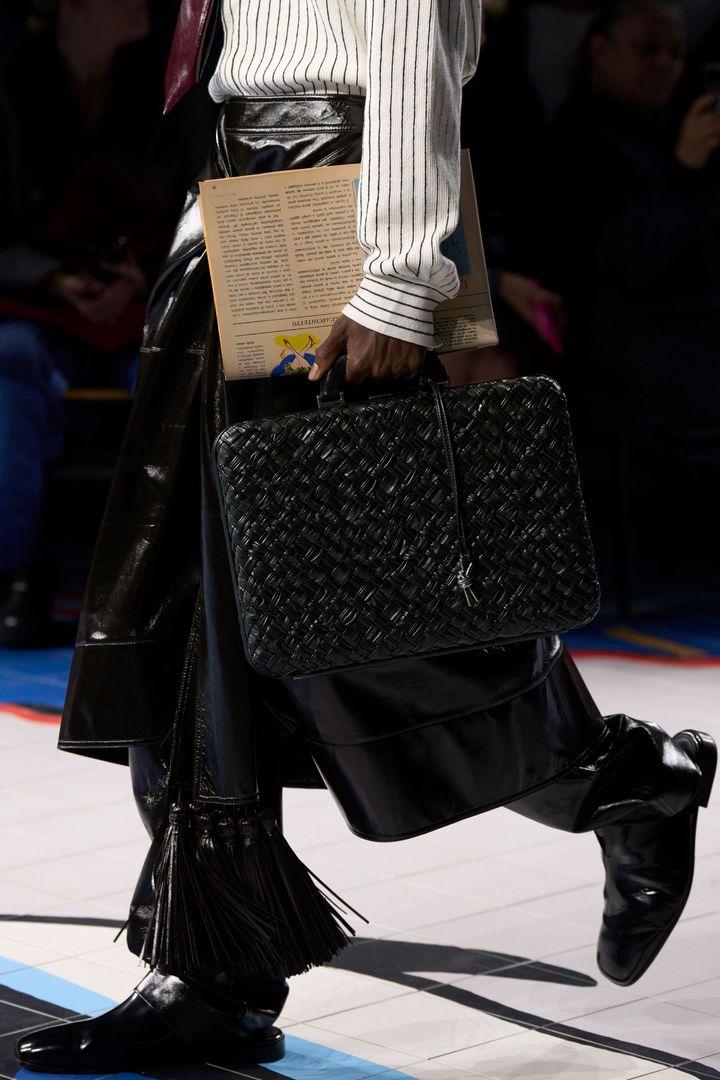 ボッテガ・ヴェネタ 2024年春夏コレクションより。