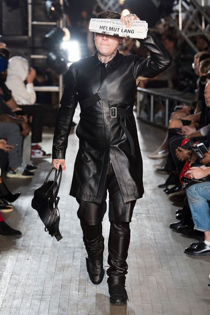 ヘルムート ラング 2018年春夏コレクションより。