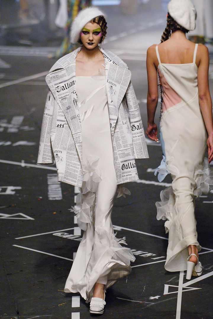 ジョン・ガリアーノ 2005-06年秋冬コレクションより。