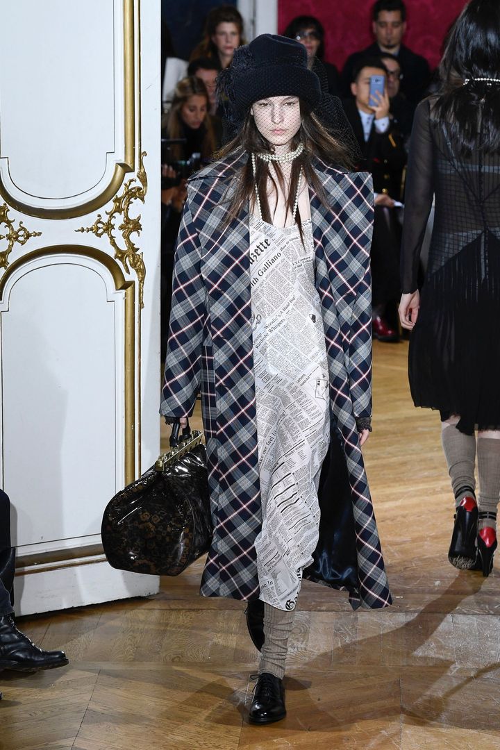 ジョン・ガリアーノ 2018-19年秋冬コレクションより。