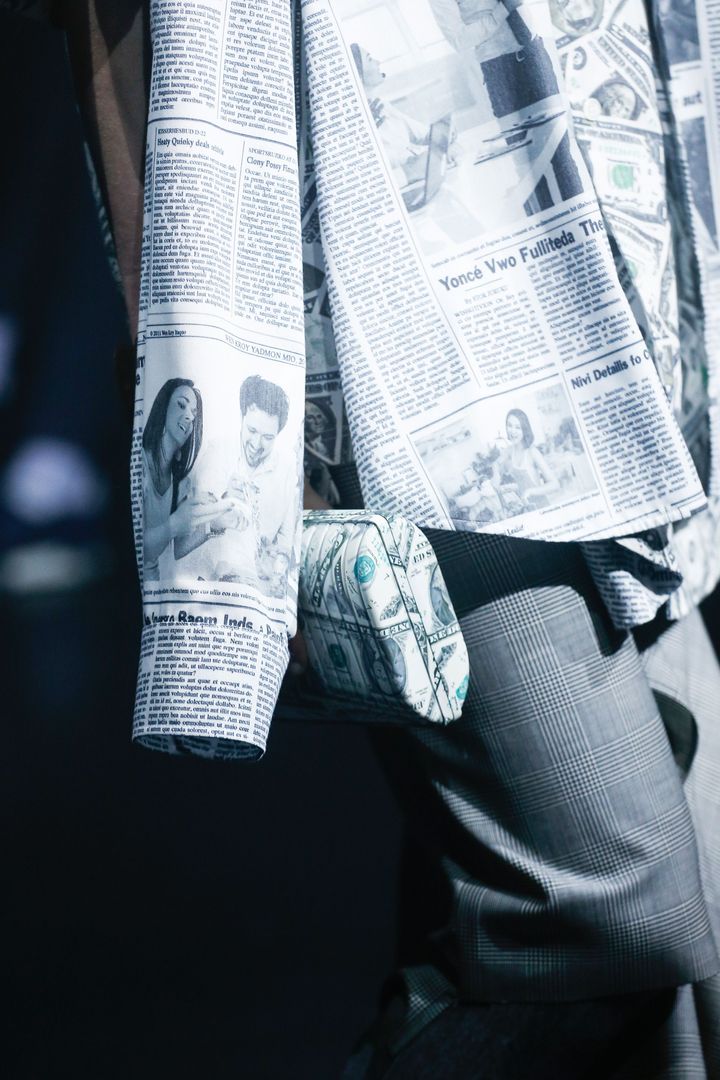 バレンシアガ 2018年春夏コレクションより。