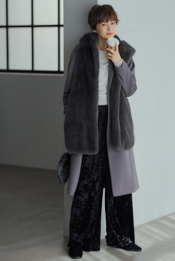 ドゥクラッセのエコミンクジレとアンタイトルのコートの重ね着