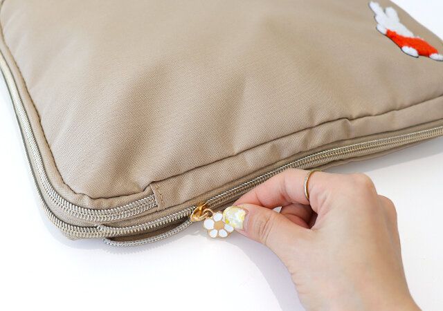 ミッフィーデザインの圧縮収納ポーチ 圧縮後の厚み