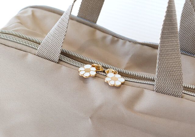 ミッフィーデザインの圧縮収納ポーチ ダブルファスナー フラワーモチーフの持ち手