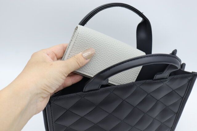 レザー調マチ付き名刺ケース（ベーシック） シンプル