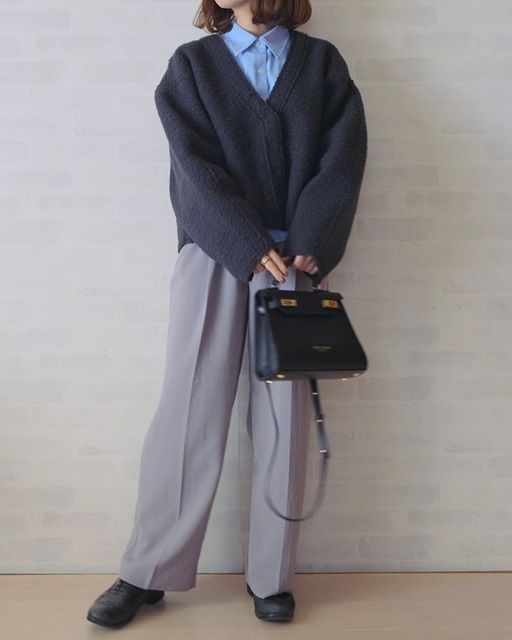 UNIQLO and JW ANDERSONのブルー「オックスフォードシャツ」×タックワイドパンツ