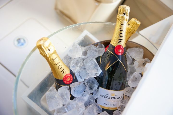 写真は「シャンパンクルーズ」に用意されているモエ・エ・シャンドン