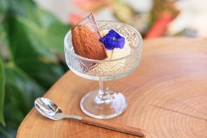 京都・哲学の道近くのカフェ「KOKU」で、香り高い花咲くシフォンケーキとお茶を♪