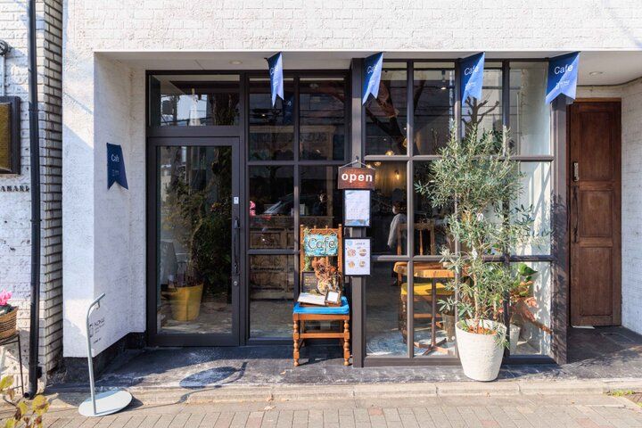 京都・哲学の道近くのカフェ「KOKU」で、香り高い花咲くシフォンケーキとお茶を♪