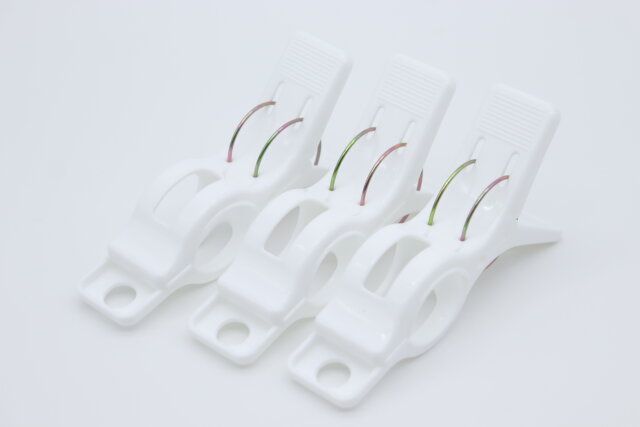 ダイソー ハンガーも固定できる洗濯バサミ（3個）