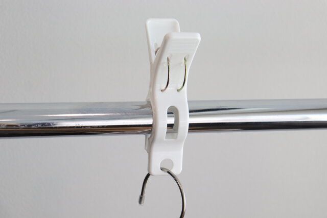 ダイソー ハンガーも固定できる洗濯バサミ（3個） 穴 掛けて固定