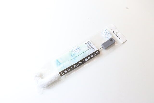 スミまで届くミニボトル洗い セリア