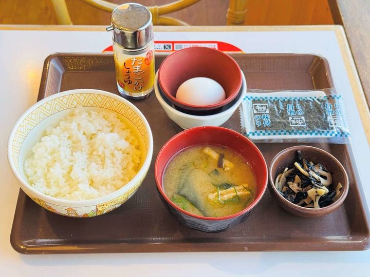 すき家おすすめモーニングメニュー「たまかけ朝食」