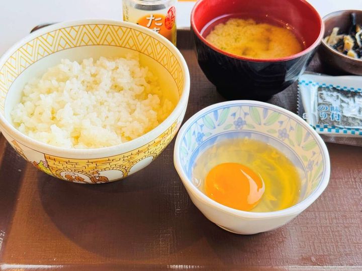 すき家おすすめモーニングメニュー「たまかけ朝食」