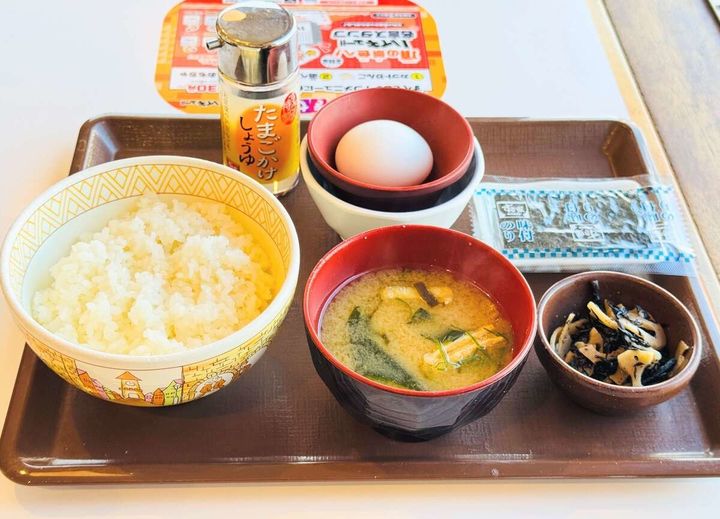 すき家おすすめモーニングメニュー「たまかけ朝食」