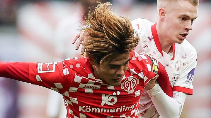 日本代表に呼ばれなくなった24歳MF 「疲れを知らない日本の掃除人」とドイツで絶賛される