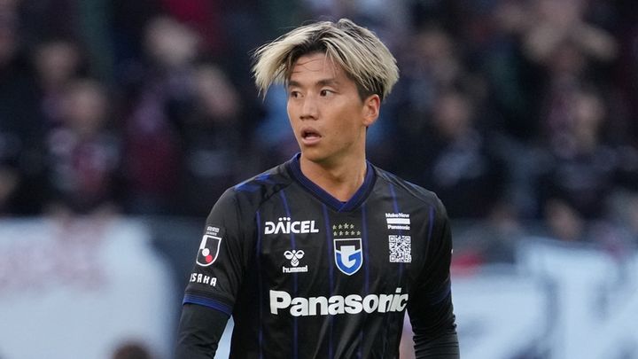 関西のJリーグ名門、不適切なSNS使用で離脱中の25歳MFが電撃移籍！「このタイミングでチームを去ることを申し訳なく思っています」