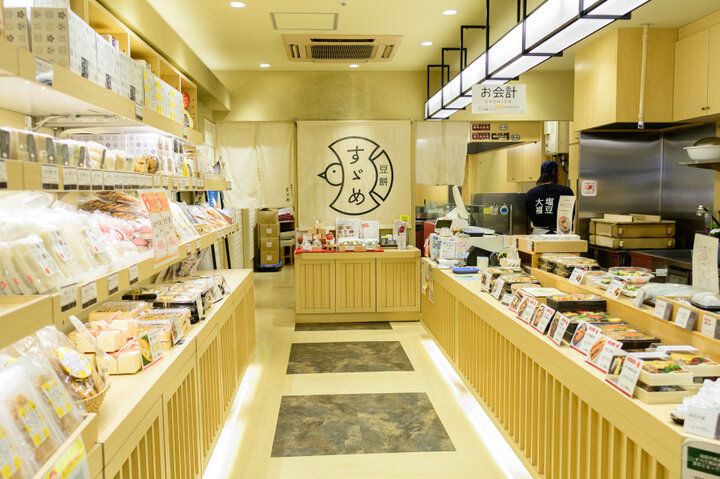 米どころ北陸ならではのお餅や和菓子をおみやげに。金沢駅構内の「すゞめ 金沢百番街店」