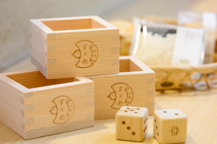 米どころ北陸ならではのお餅や和菓子をおみやげに。金沢駅構内の「すゞめ 金沢百番街店」