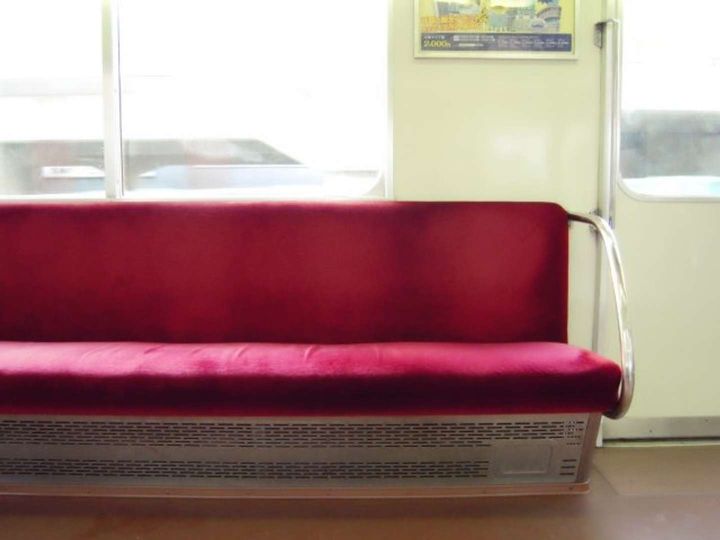 空いた席に座らせてもらっていたけれど...（画像はイメージ）