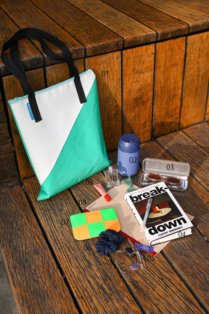 バッグの中身まで超おしゃれ！ロンドンガール4人の持ち物