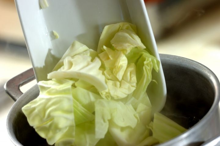 豚肉とキャベツのガーリックオイルスパゲティーの作り方3