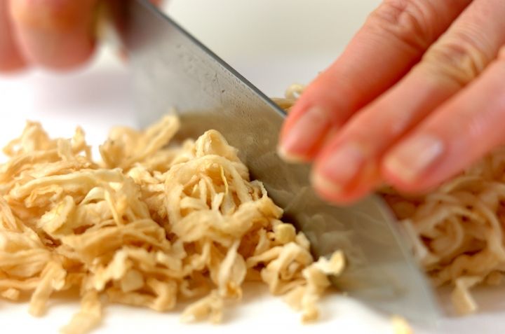 切干し大根のトマト煮の下準備1