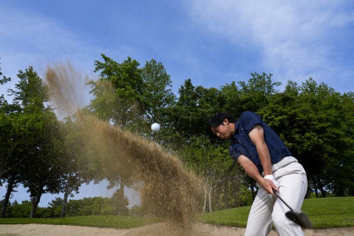 固いバンカーから簡単に脱出するコツは？ポイントを解説