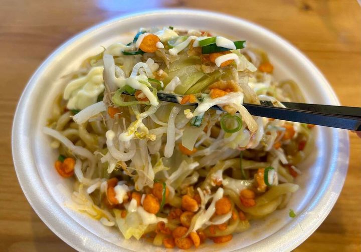 ファミリーマート「千里眼監修 ニンニクザンマイ（まぜそば）」