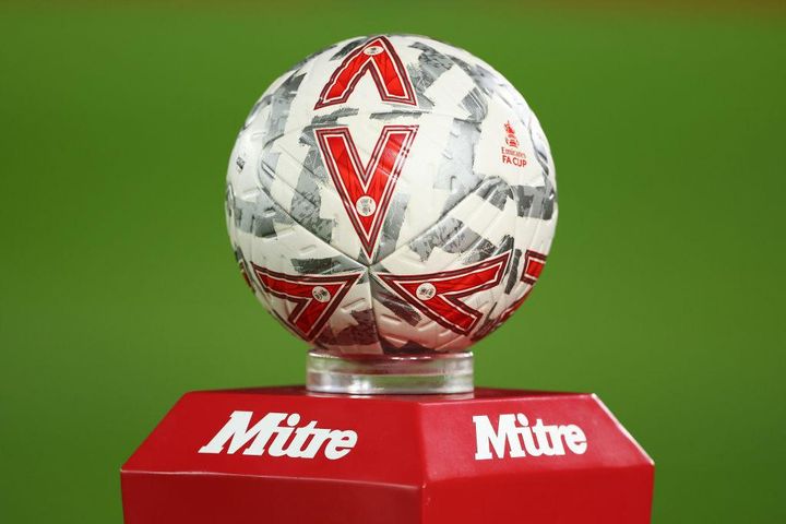 世界的監督、シュートを外しまくった試合で使われたボールに苦情…「好みは主観」と反論される