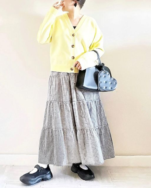 ティアードマキシスカートを着たコーデ