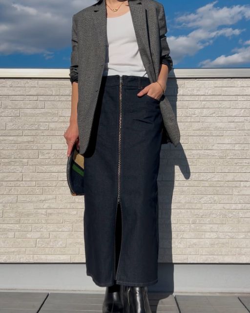 デニムジップナロースカートを着たコーデ