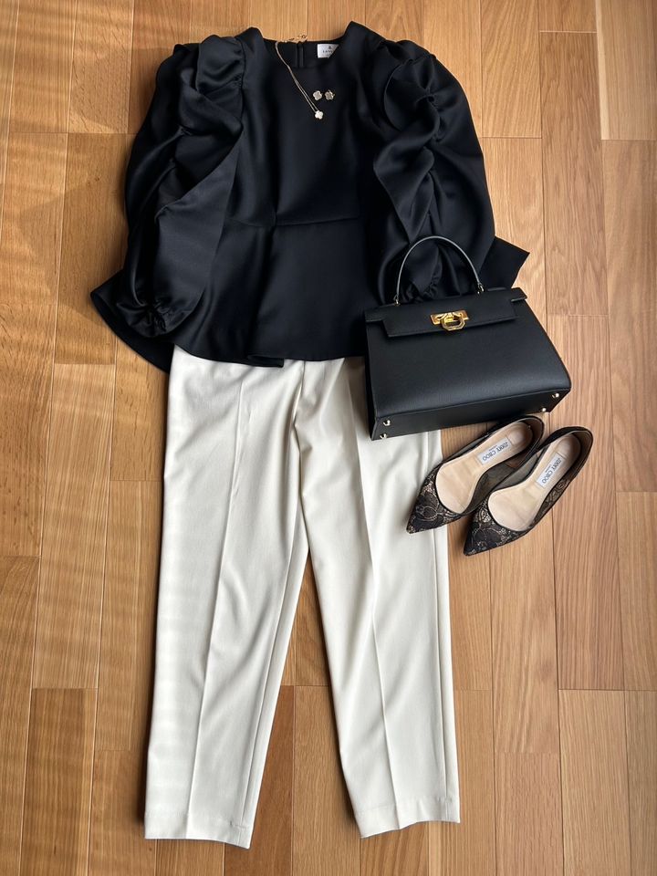 LANVIN en Bleuのブラウスにgreen label relaxingのパンツを合わせたコーディネート