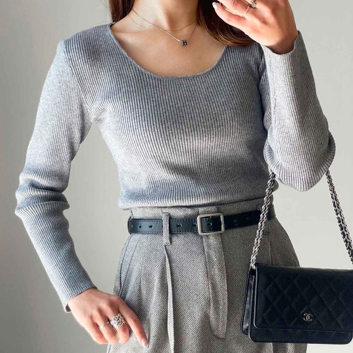 画像: デコルテ見せで大人キレイな印象に