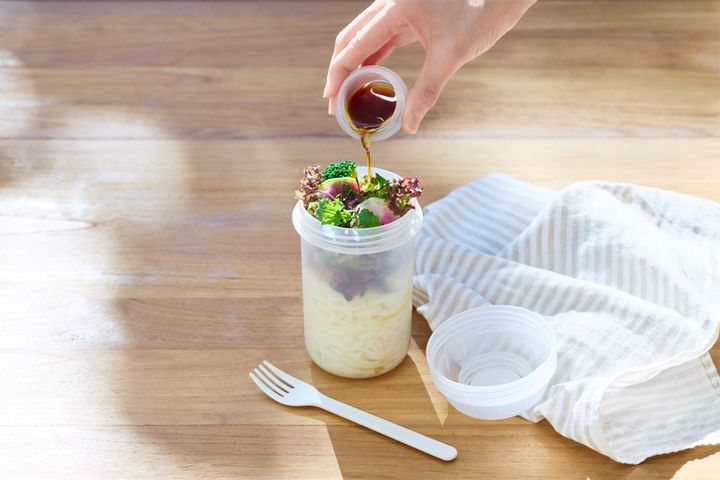 トッピングカップ付き ランチカプセル／350ml：￥590、450ml：690（税込み）