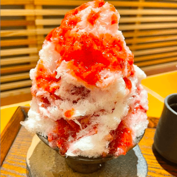 「いちごのかき氷」二段1000円 / 三段1430円