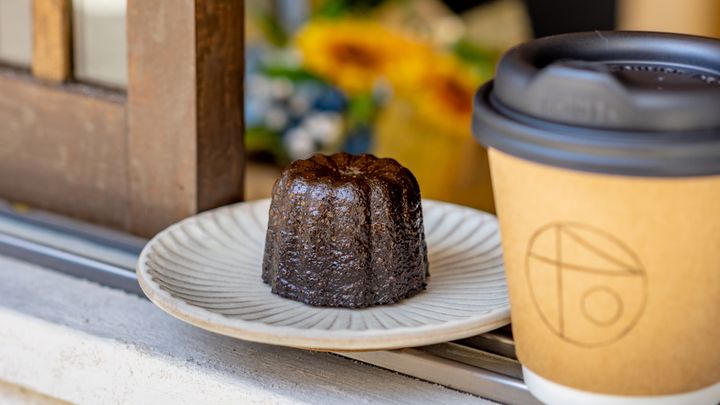 「ほうじ茶カヌレ」400円、「ほうじ茶ラテ」650円