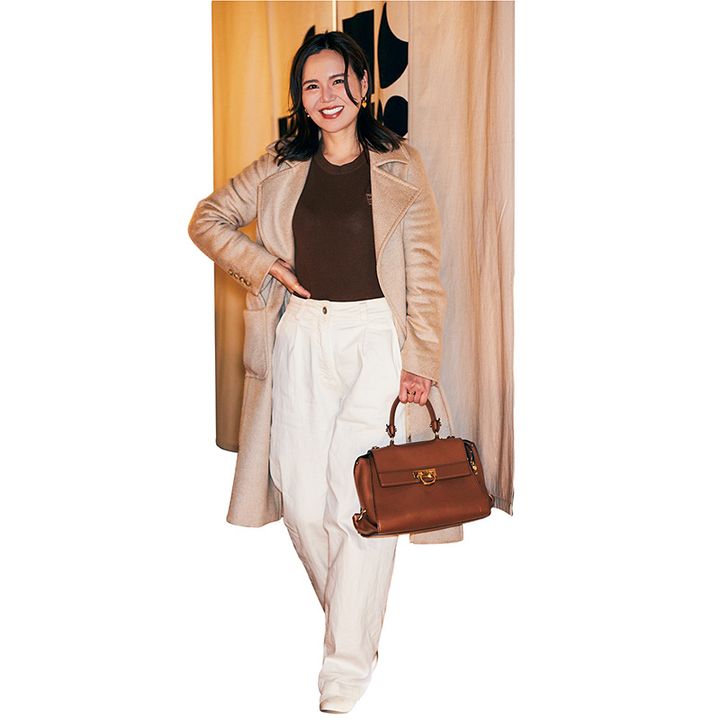 ブラウン×白トーンで統一した上品コーデ