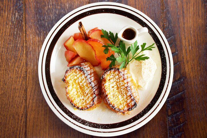 ランチやフレンチトーストが人気♪ 神楽坂散策の合い間に立ち寄りたい「CaFE×BaR SHIMADA CAFE」