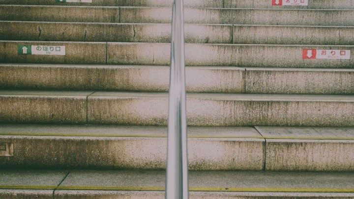駅の階段にて（画像はイメージ） 