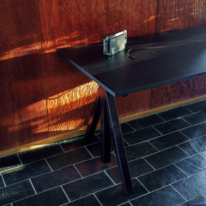 〈Works〉昇降式ワークデスク