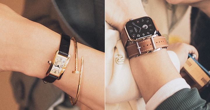 カルティエのタンクアメリカンとバングルをつけた手元とエルメスのストラップのアップルウォッチをつけた手元