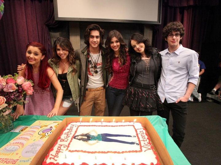 画像: ヴィクトリア・ジャスティスがアリアナのパフォーマンスを絶賛