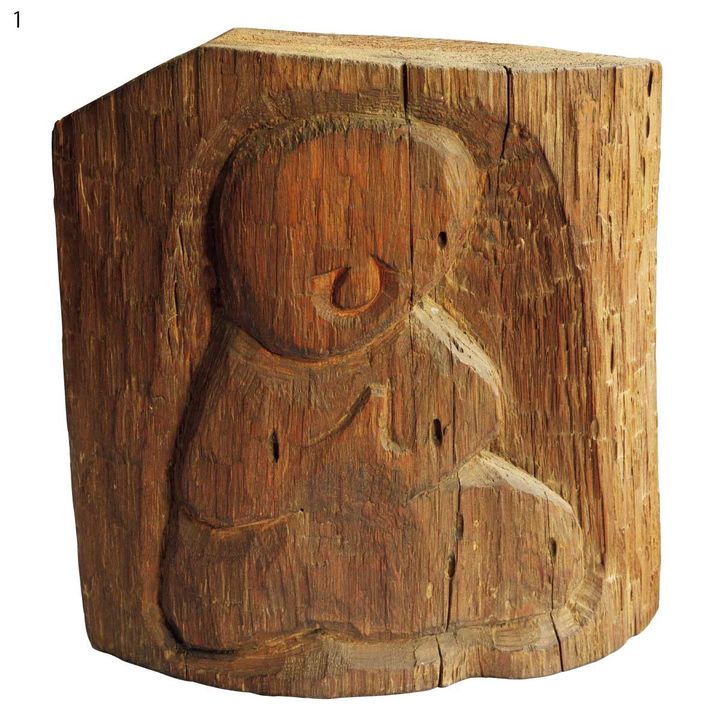 30㎝ほどの木塊に彫られたお地蔵さん