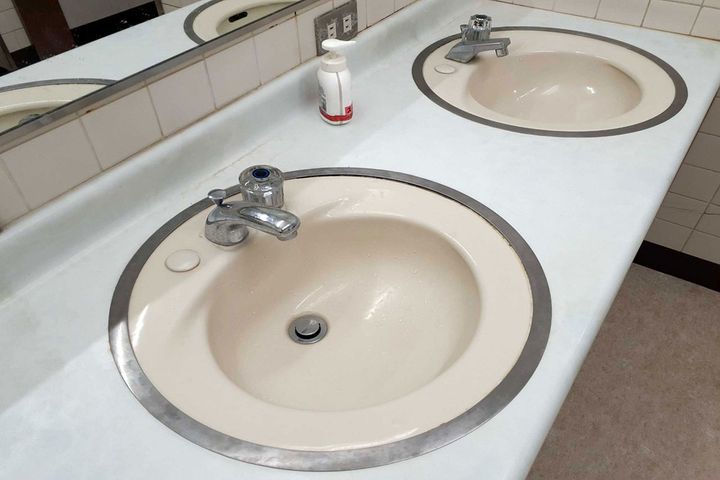 公共の場でのハミガキに「気持ち悪い」の声も…