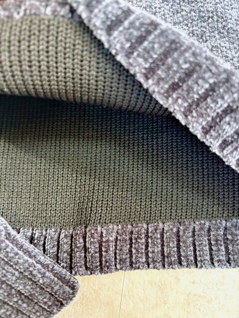 チャコール 服の中 グリーン色