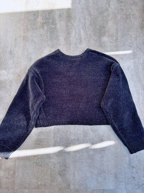 coca クロップドロゴニットトップス チャコール 後ろ側