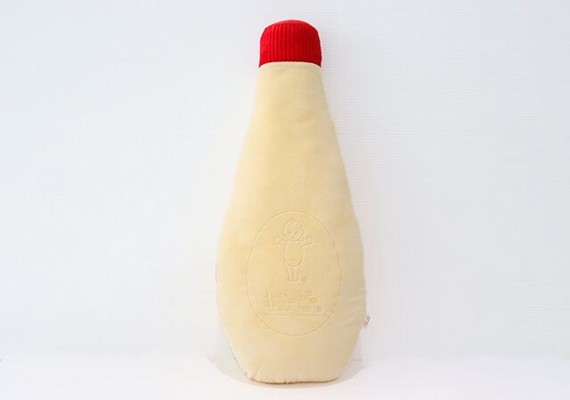 キユーピーマヨネーズを再現した抱き枕 表側