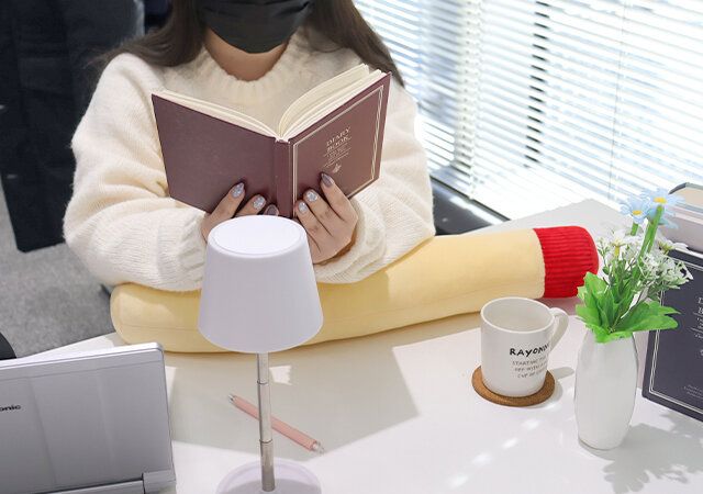 キユーピーマヨネーズを再現した抱き枕 アームレスト